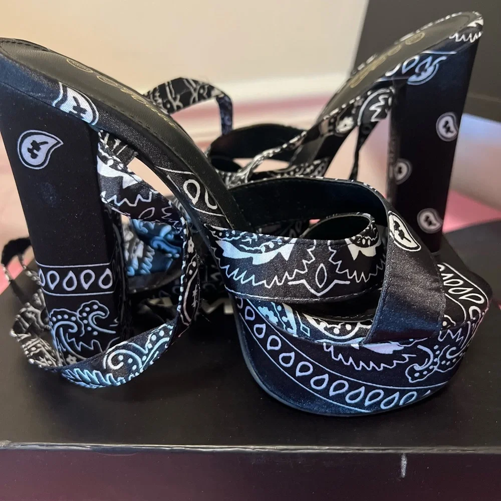 Heels - Picture 1 of 1